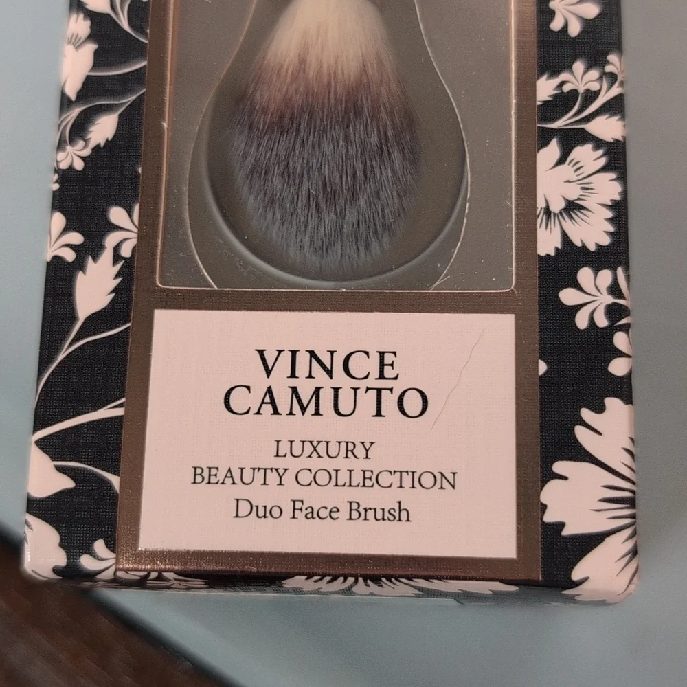Vince Camuto Luxury Beauty Collection Duo Face Brush Rose Gold Handle